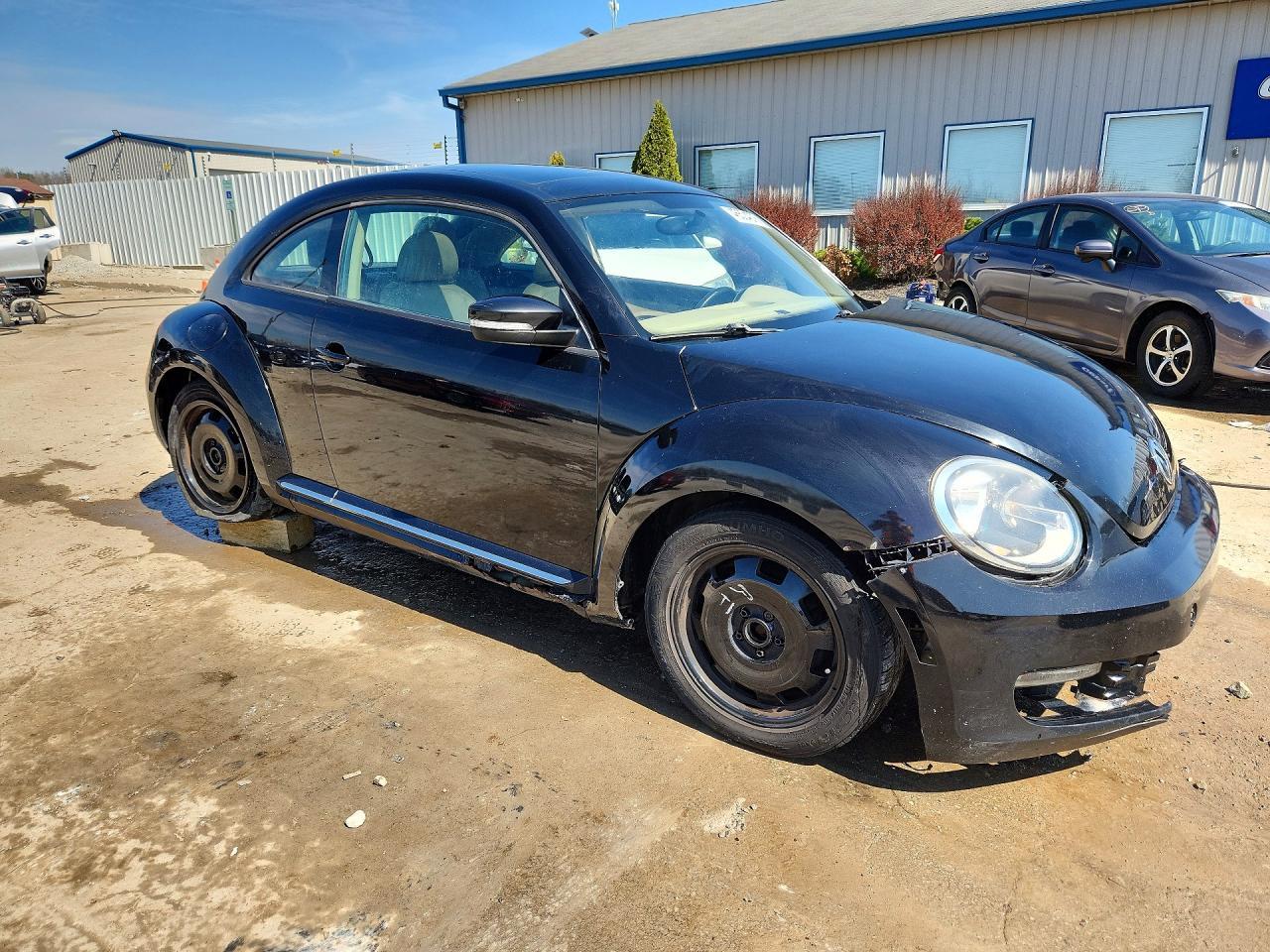 2013 Volkswagen Beetle - Фото 4