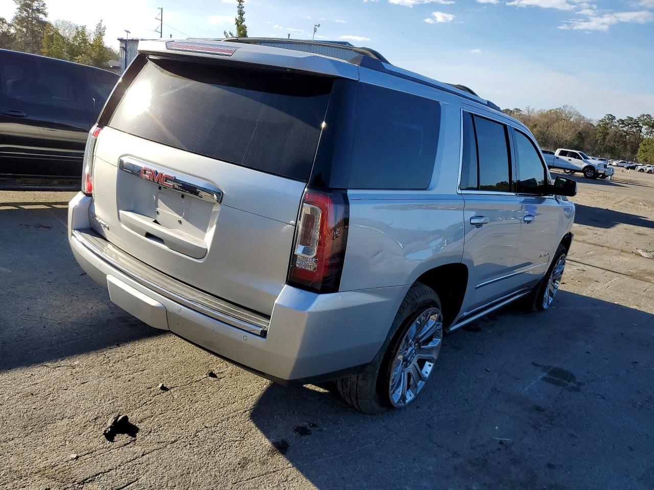2016 GMC Yukon Denali - Фото 3