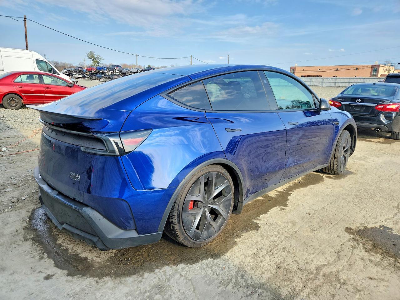 2026 Tesla Model Y - Фото 3