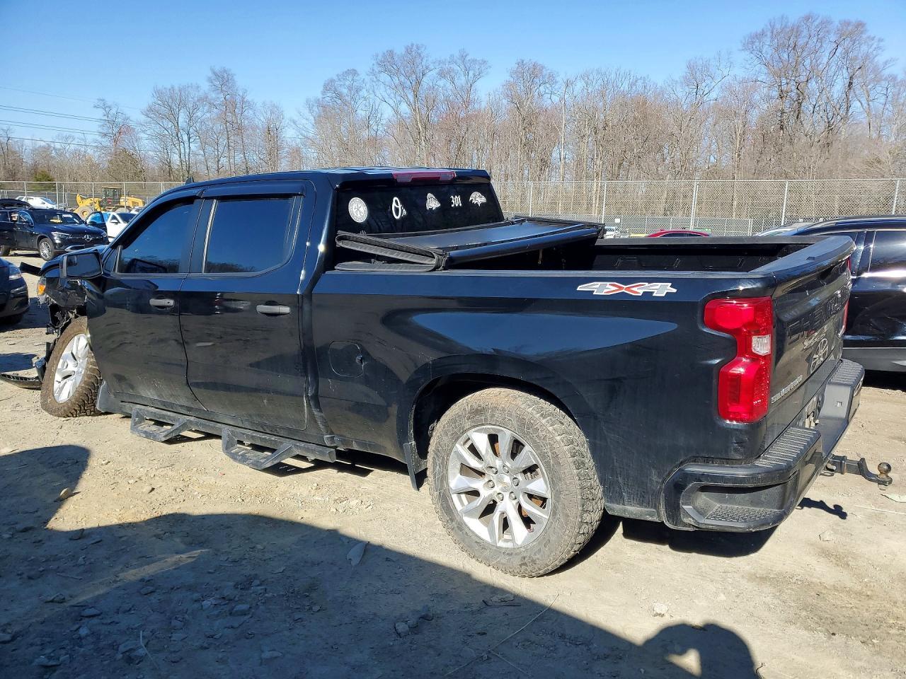 2022 Chevrolet Silverado K1500 Custom - Фото 2