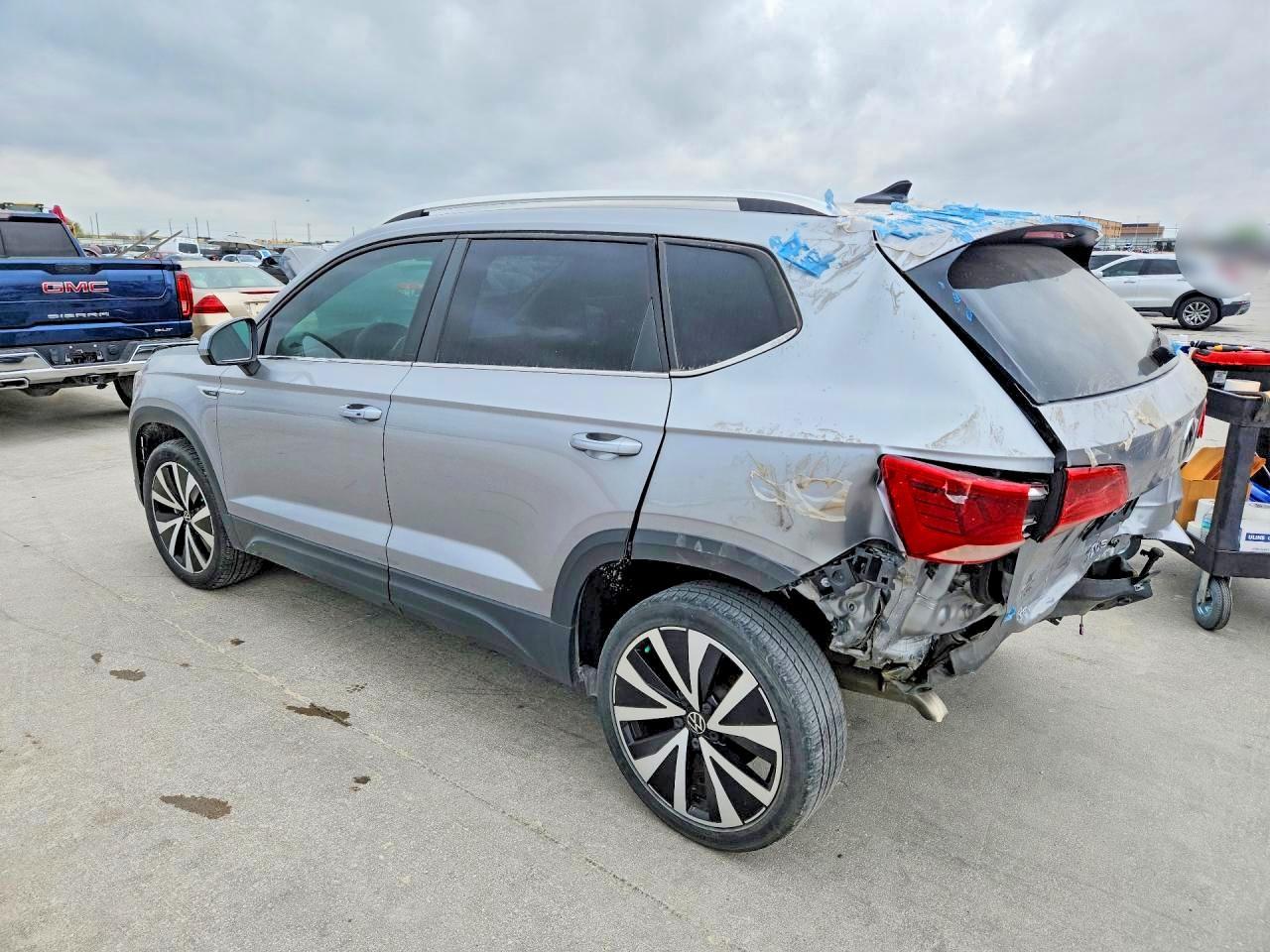 2023 Volkswagen Taos Se - Image 2