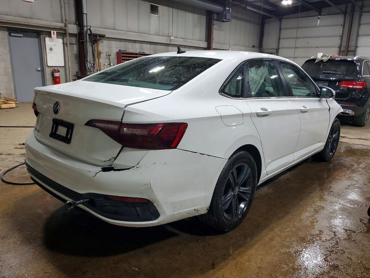 2022 Volkswagen Jetta S - Фото 3