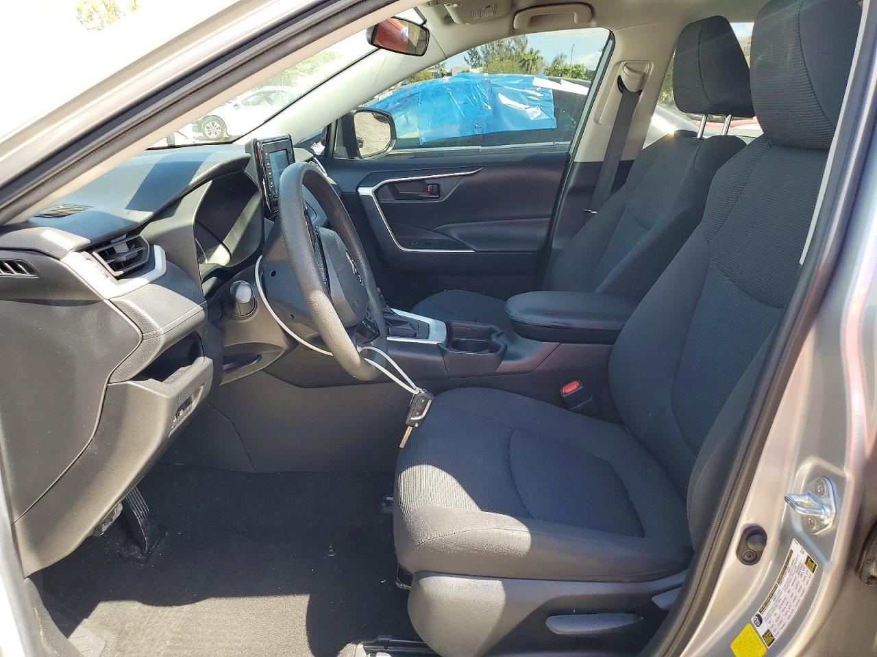 2021 Toyota Rav4 Le - Фото 7