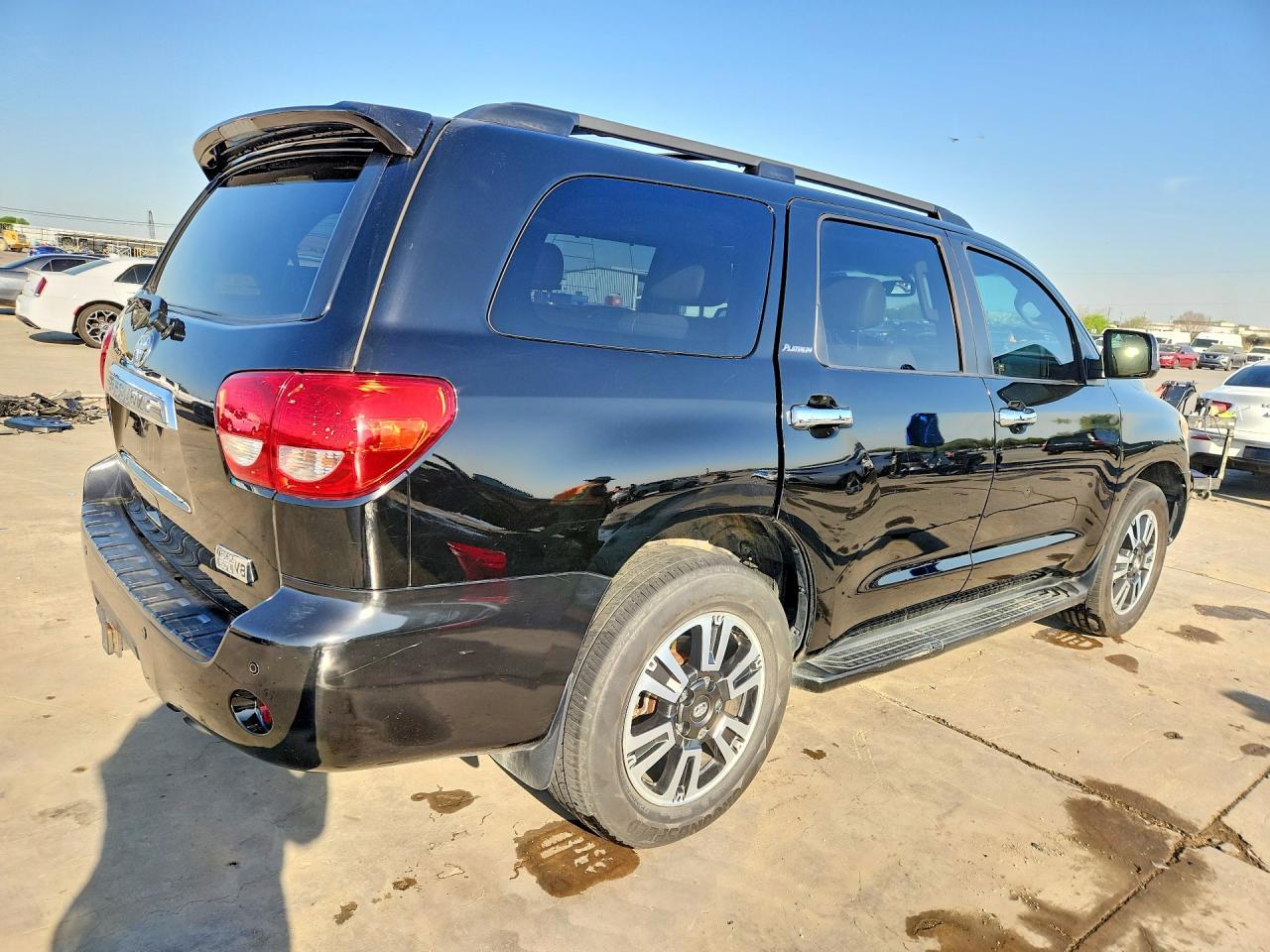2011 Toyota Sequoia Platinum - Фото 3