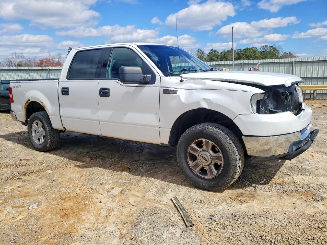 2004 Ford F150 Supercrew - Image 4
