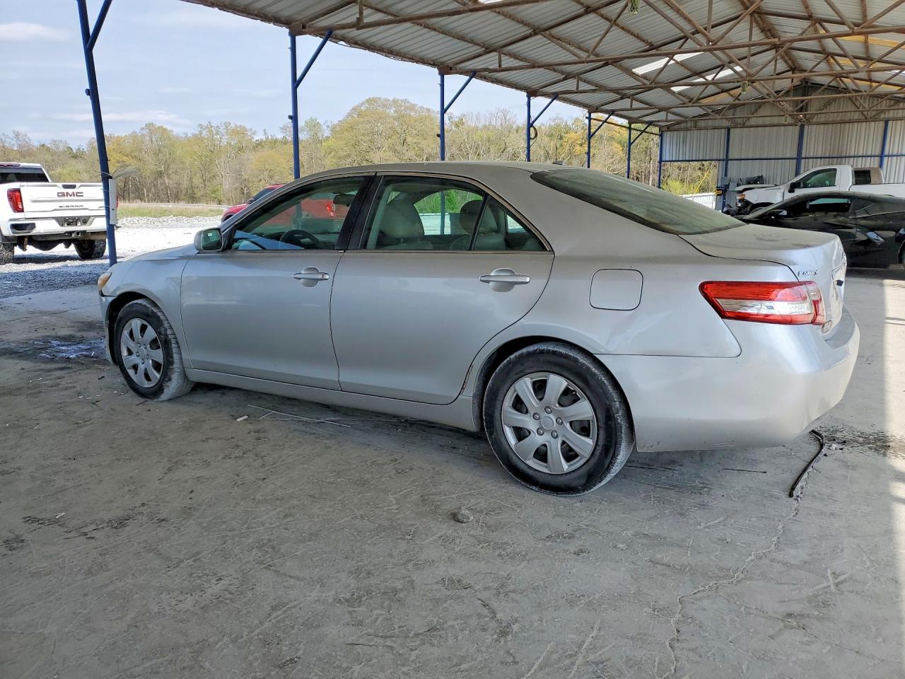 2010 Toyota Camry Le - Image 2