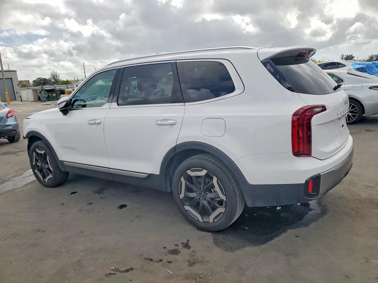 2025 Kia Telluride S - Image 2