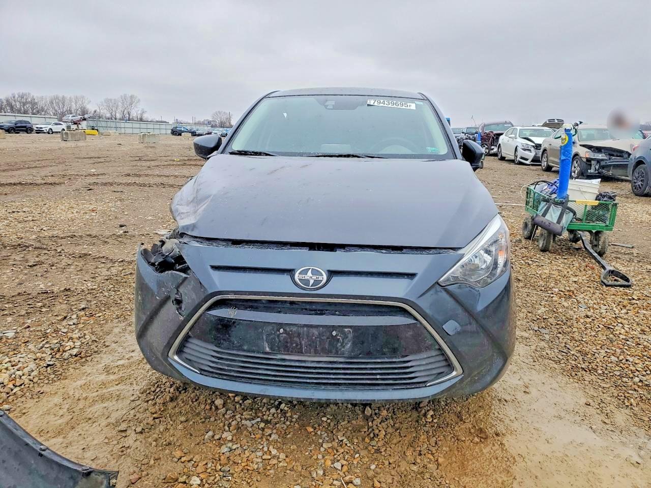2016 Toyt Scion Ia Base - Фото 5