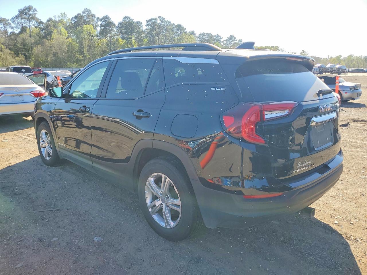 2024 GMC Terrain Sle - Image 2