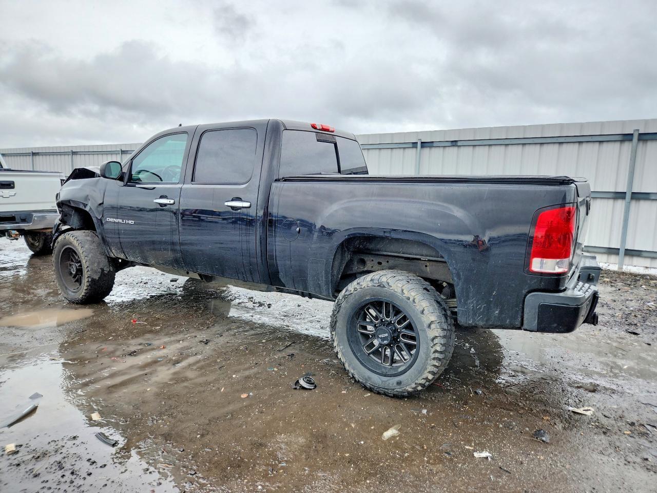2011 GMC Sierra K2500 Denali - Фото 2