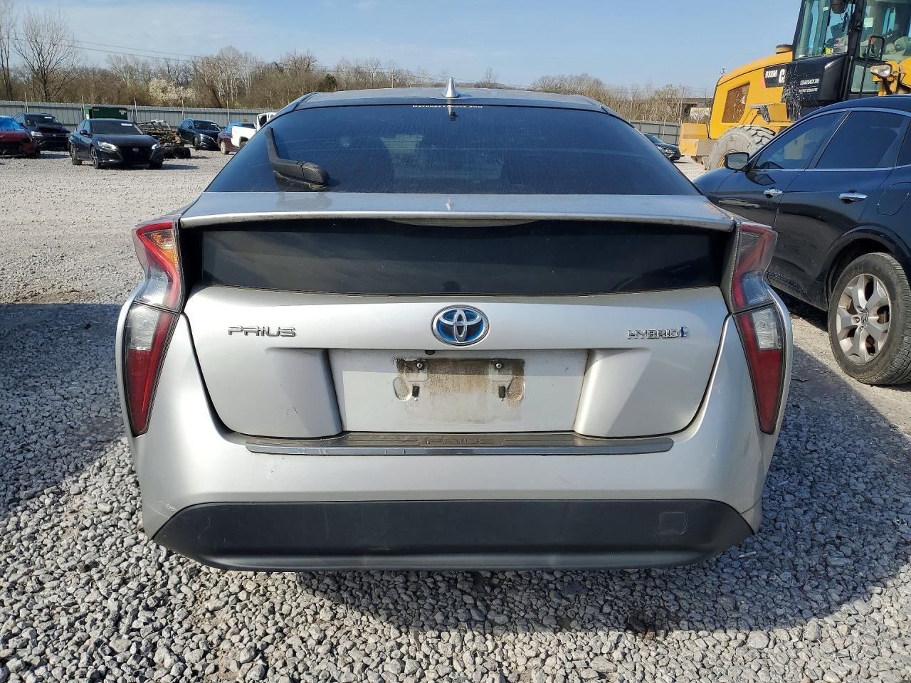 2016 Toyota Prius Two - Фото 6