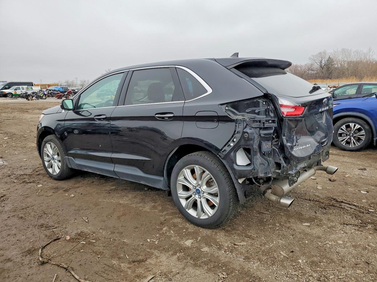 2022 Ford Edge Titanium - Image 2
