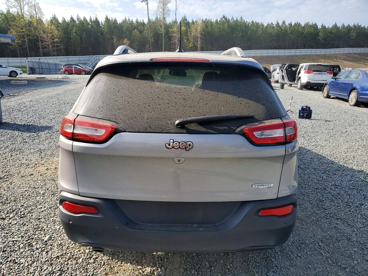 2015 Jeep Cherokee Latitude - Image 6