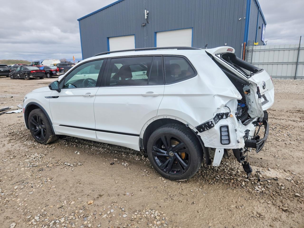 2024 Volkswagen Tiguan Se R-Line Black - Image 2