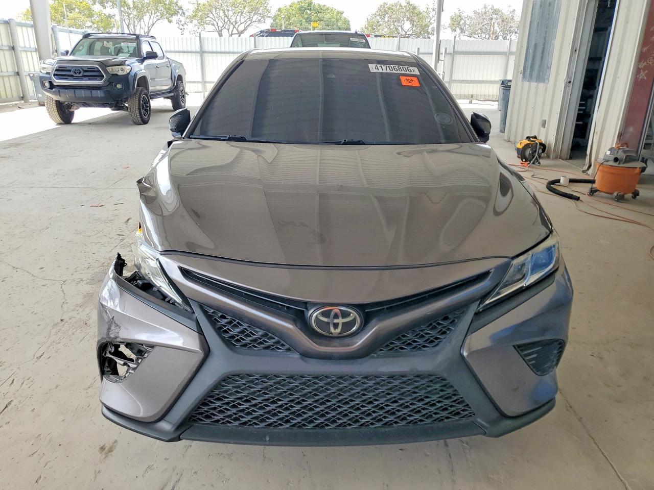2019 Toyota Camry Se - Фото 5