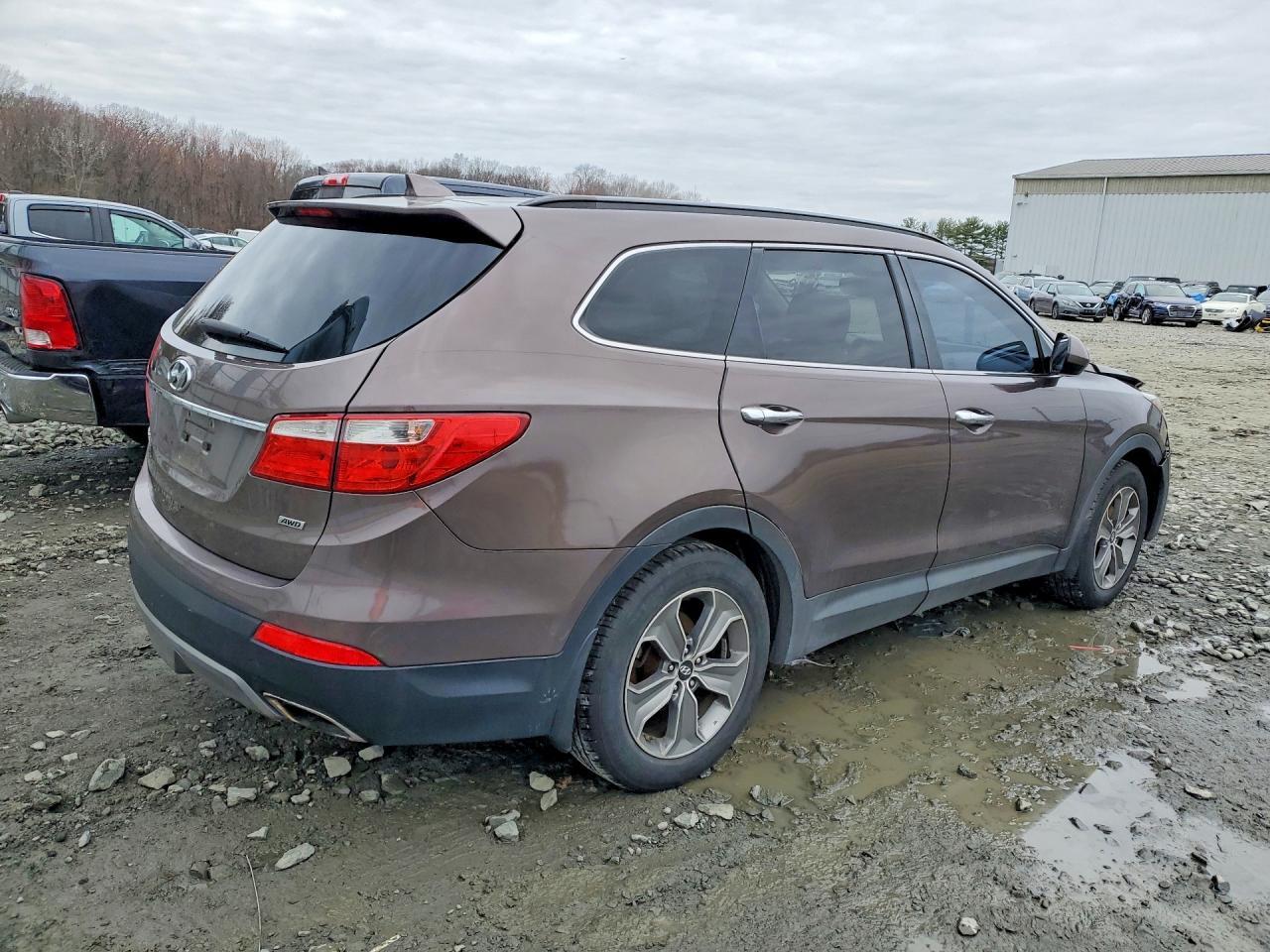 2014 Hyundai Santa Fe Gls - Image 3