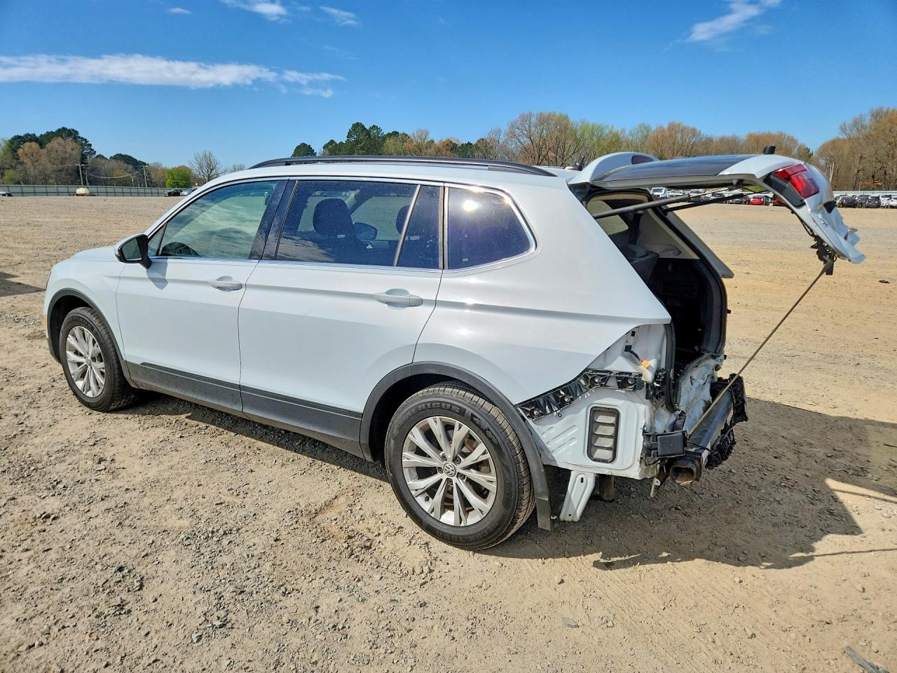 2019 Volkswagen Tiguan Se - Фото 2