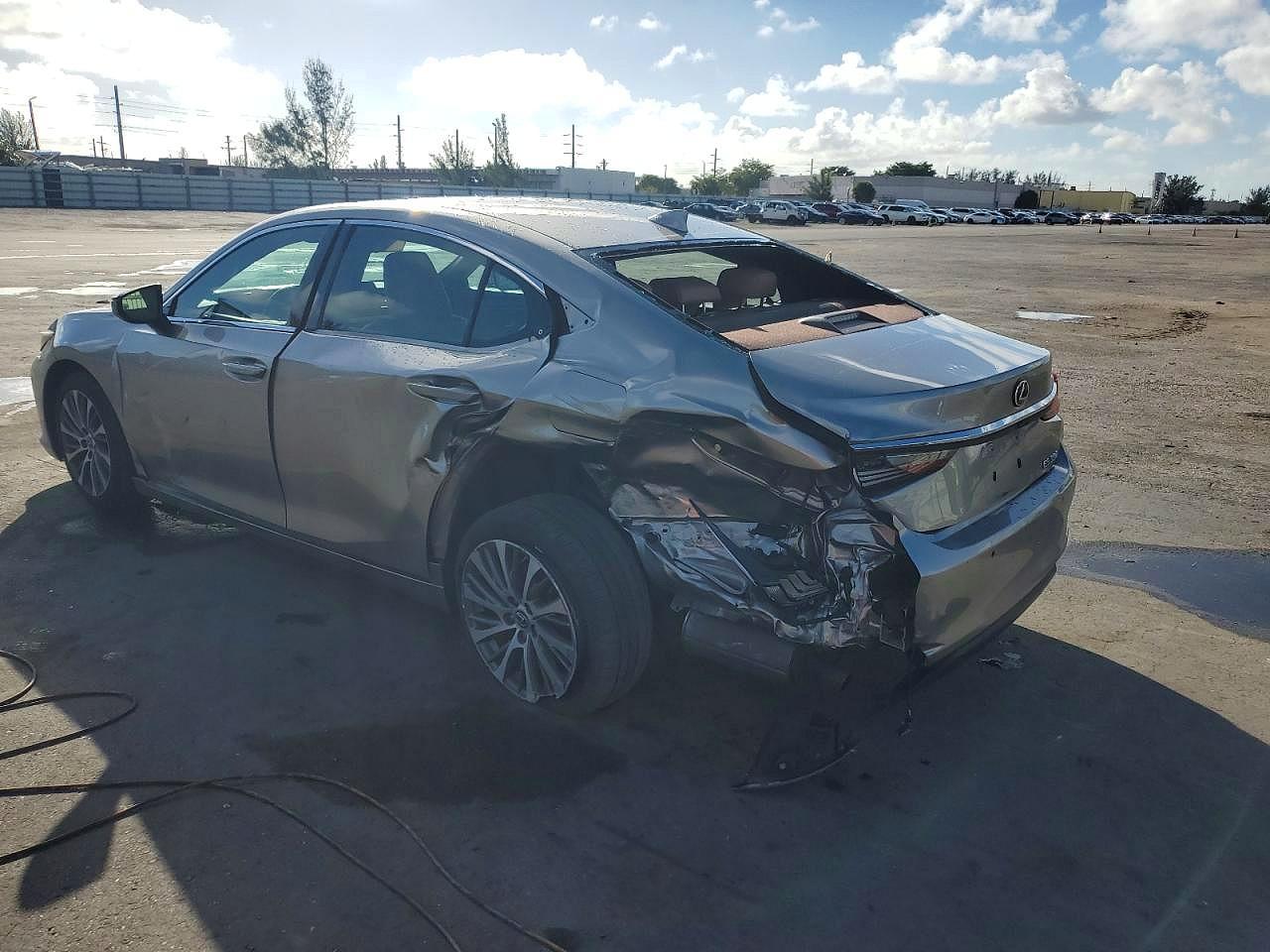 2019 Lexus Es 350 Base - Image 2
