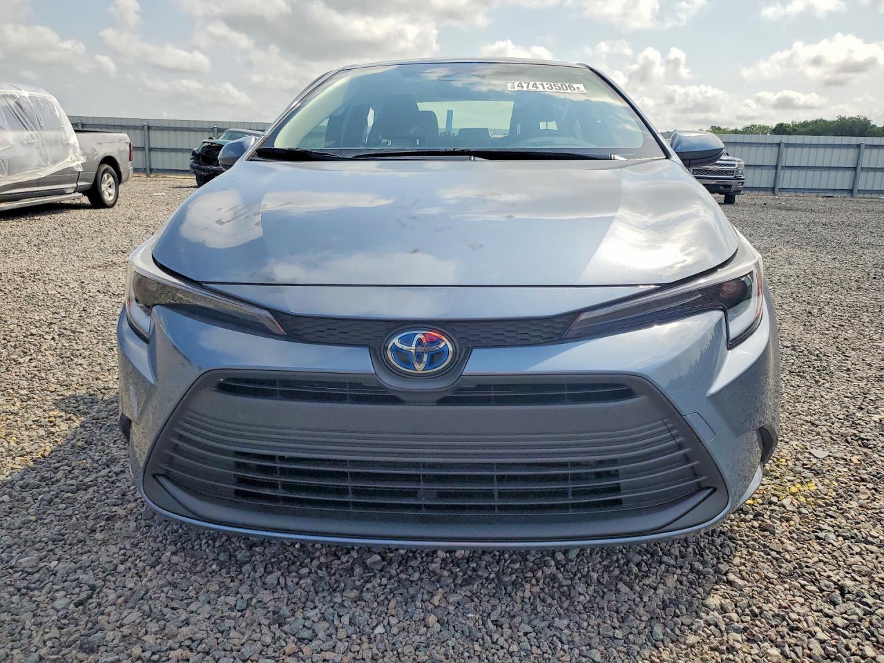 2025 Toyota Corolla Hybrid Le - Image 5