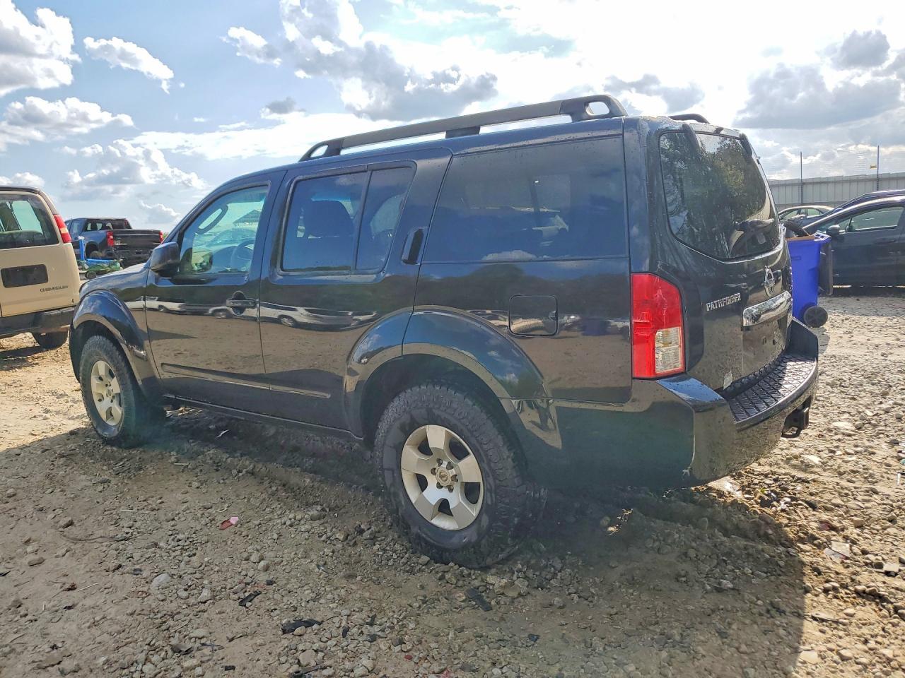 2008 Nissan Pathfinder S/Le/Se - Image 2