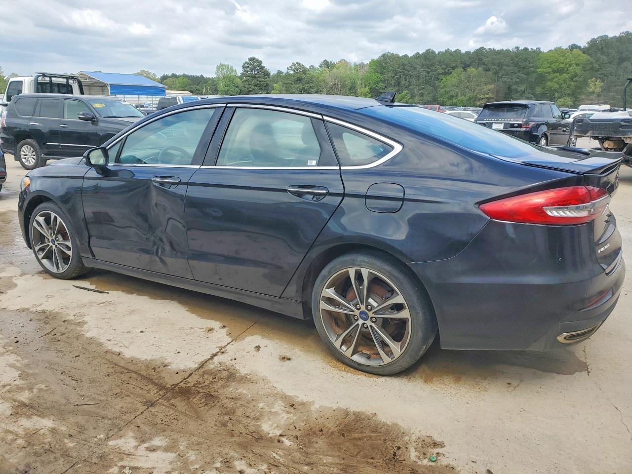 2019 Ford Fusion Titanium - Image 2