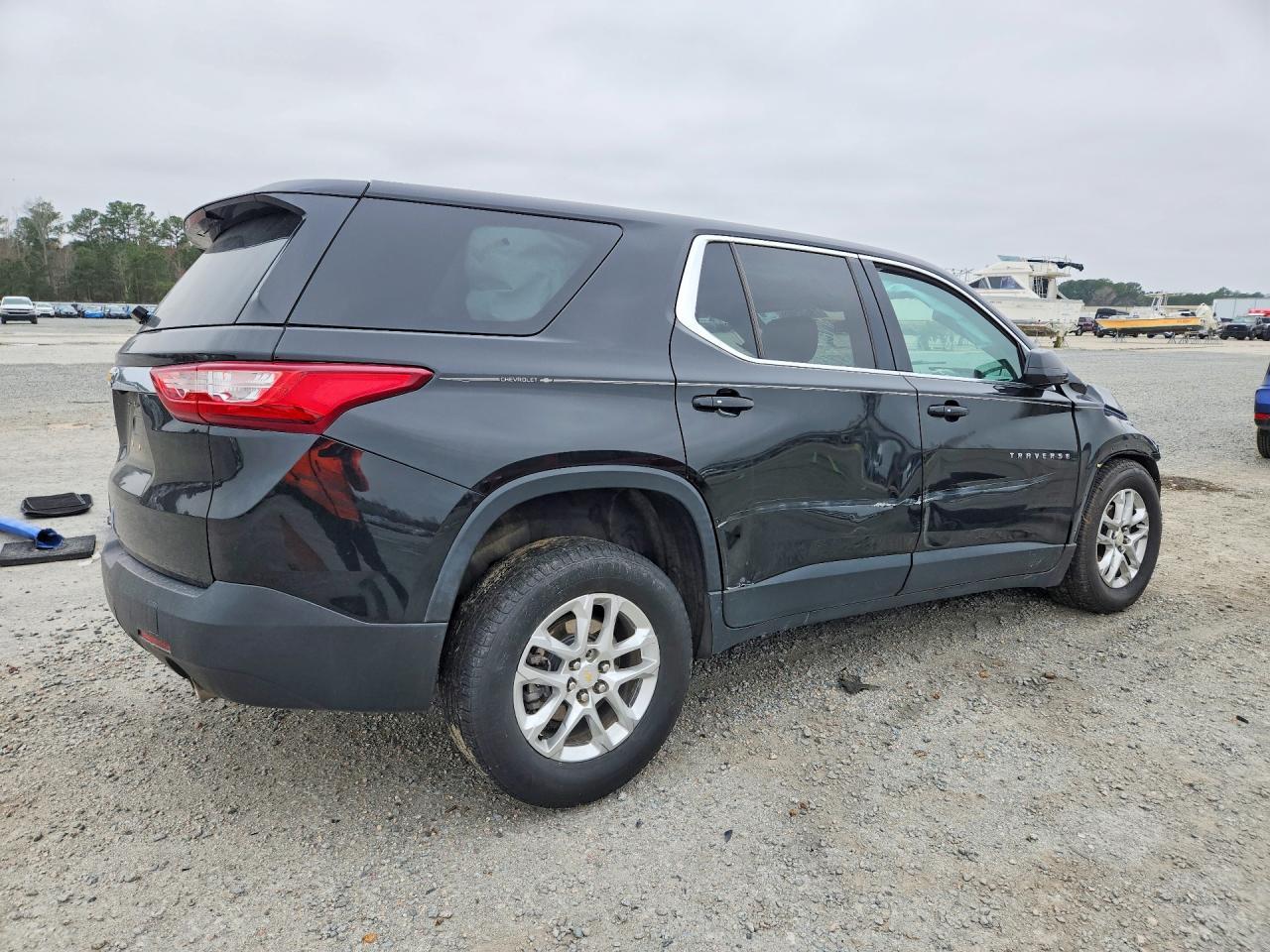 2019 Chevrolet Traverse Ls - Image 3