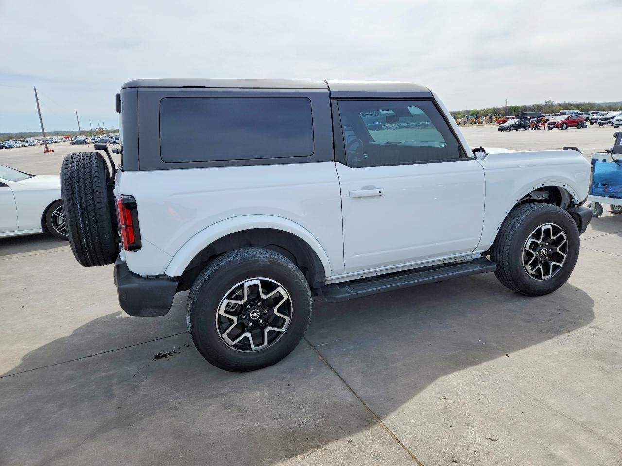 2022 Ford Bronco Base - Image 3