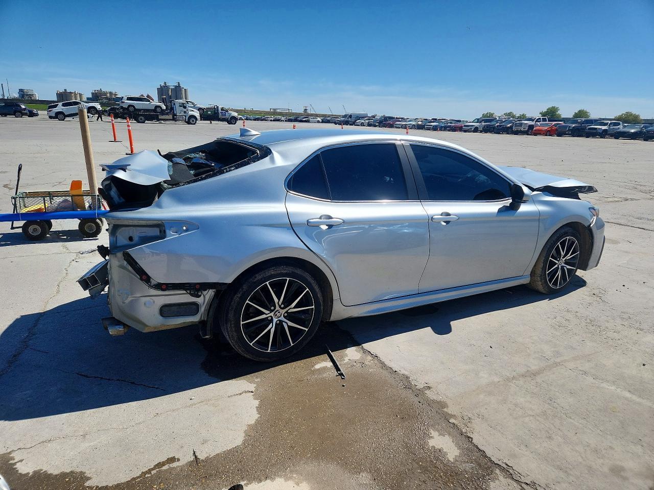 2023 Toyota Camry Se - Фото 3