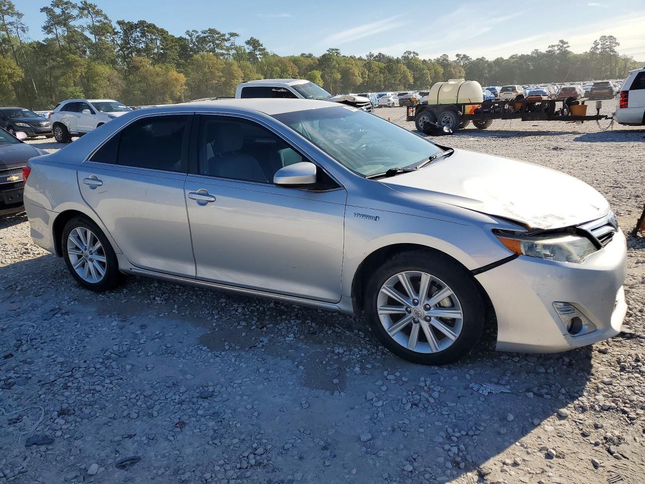 2012 Toyota Camry Hybrid Xle - Image 4