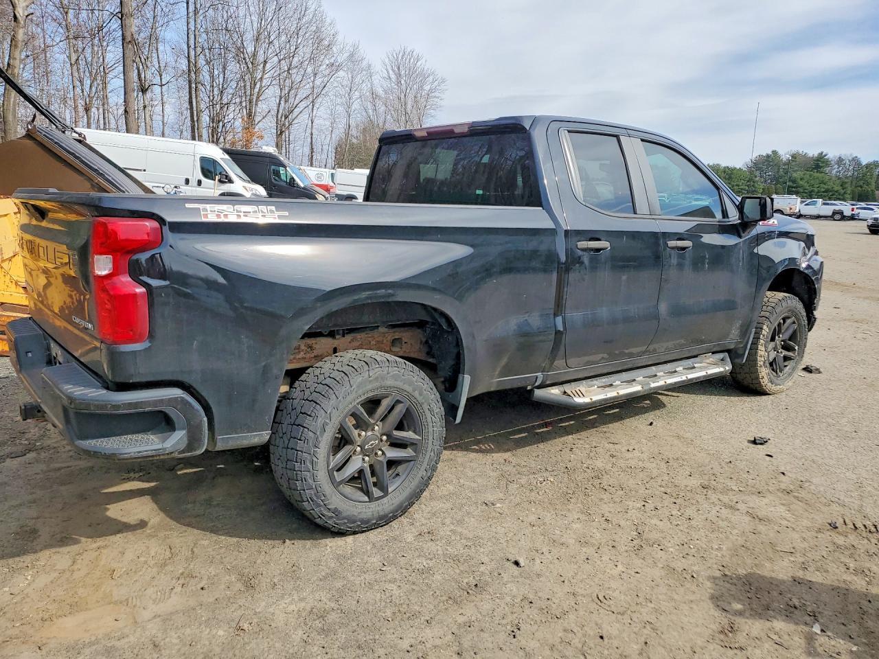 2019 Chevrolet Silverado K1500 Trail Boss Custom - Фото 3