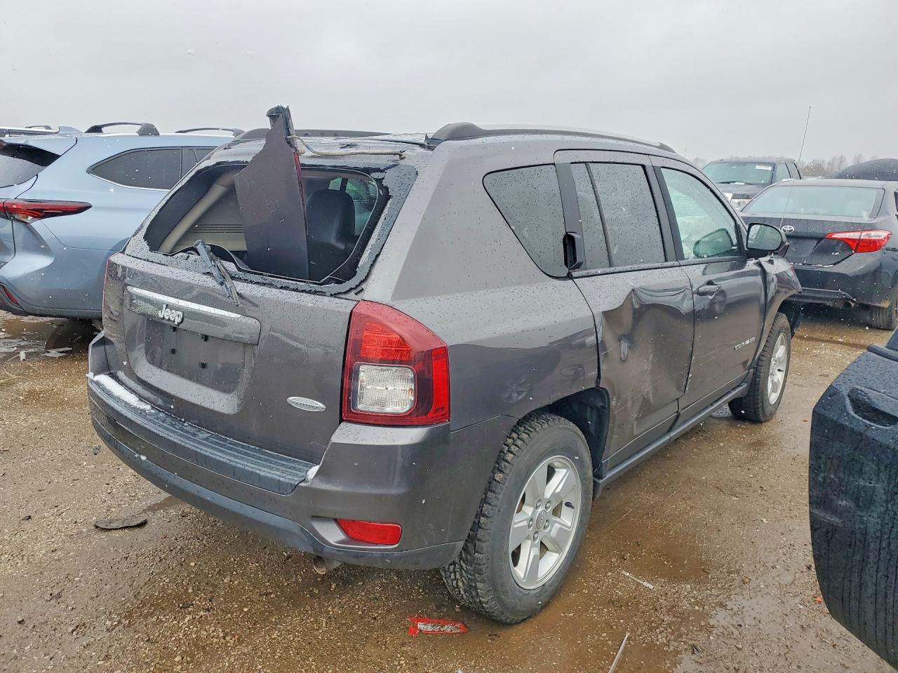 2017 Jeep Compass Latitude - Image 3