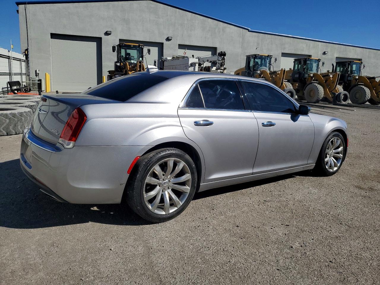 2017 Chrysler 300C - Image 3