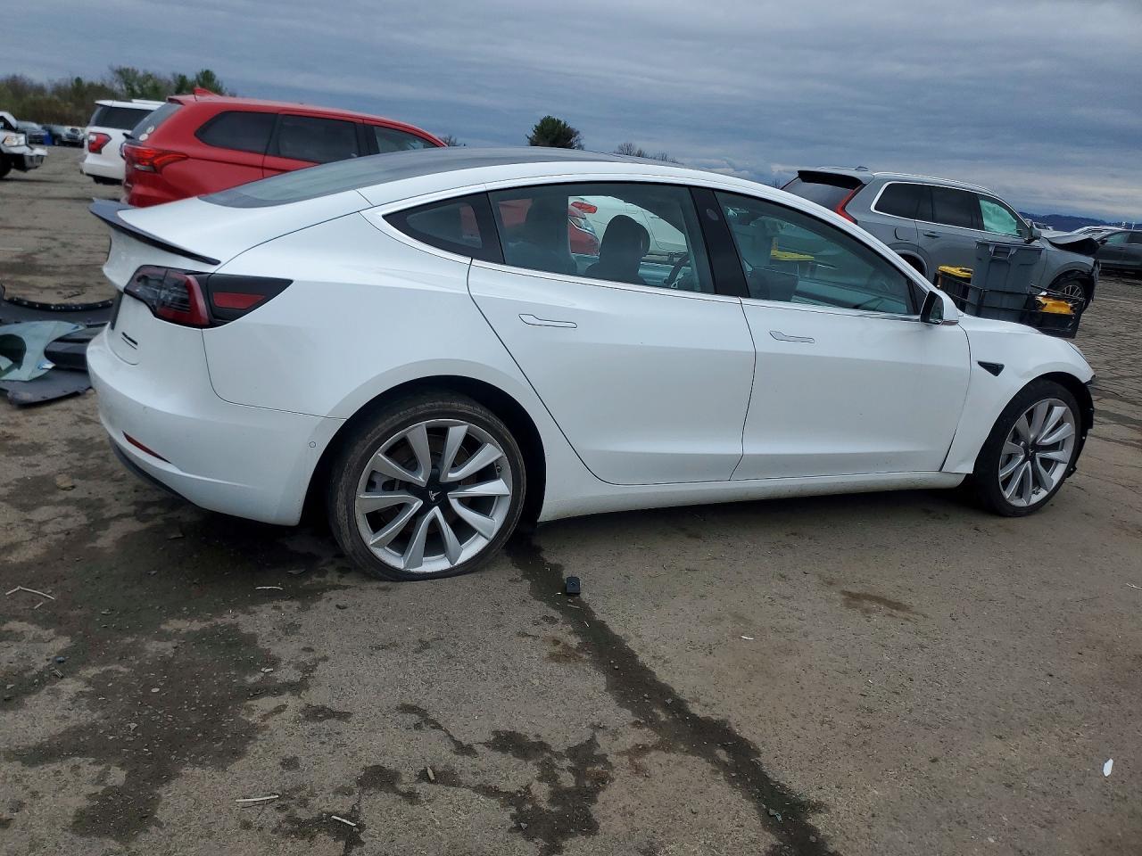 2019 Tesla Model 3 - Фото 3
