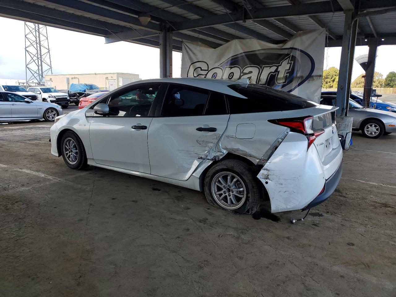 2019 Toyota Prius Le - Image 2