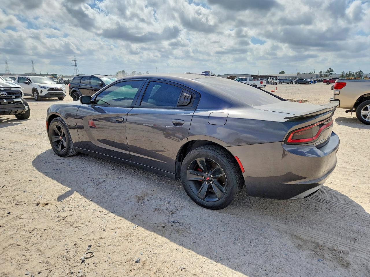 2017 Dodge Charger Sxt - Фото 2