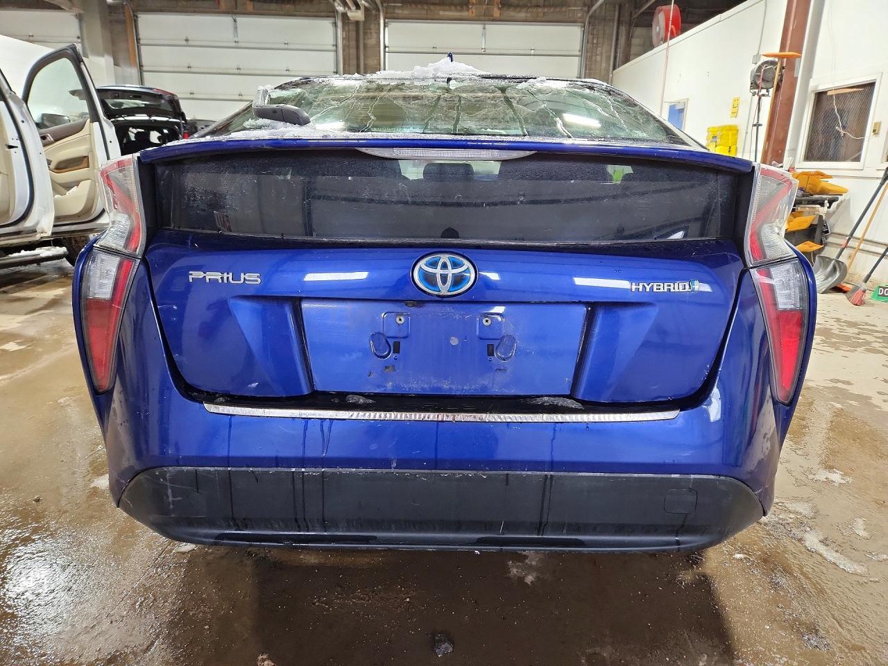 2016 Toyota Prius Three - Image 6
