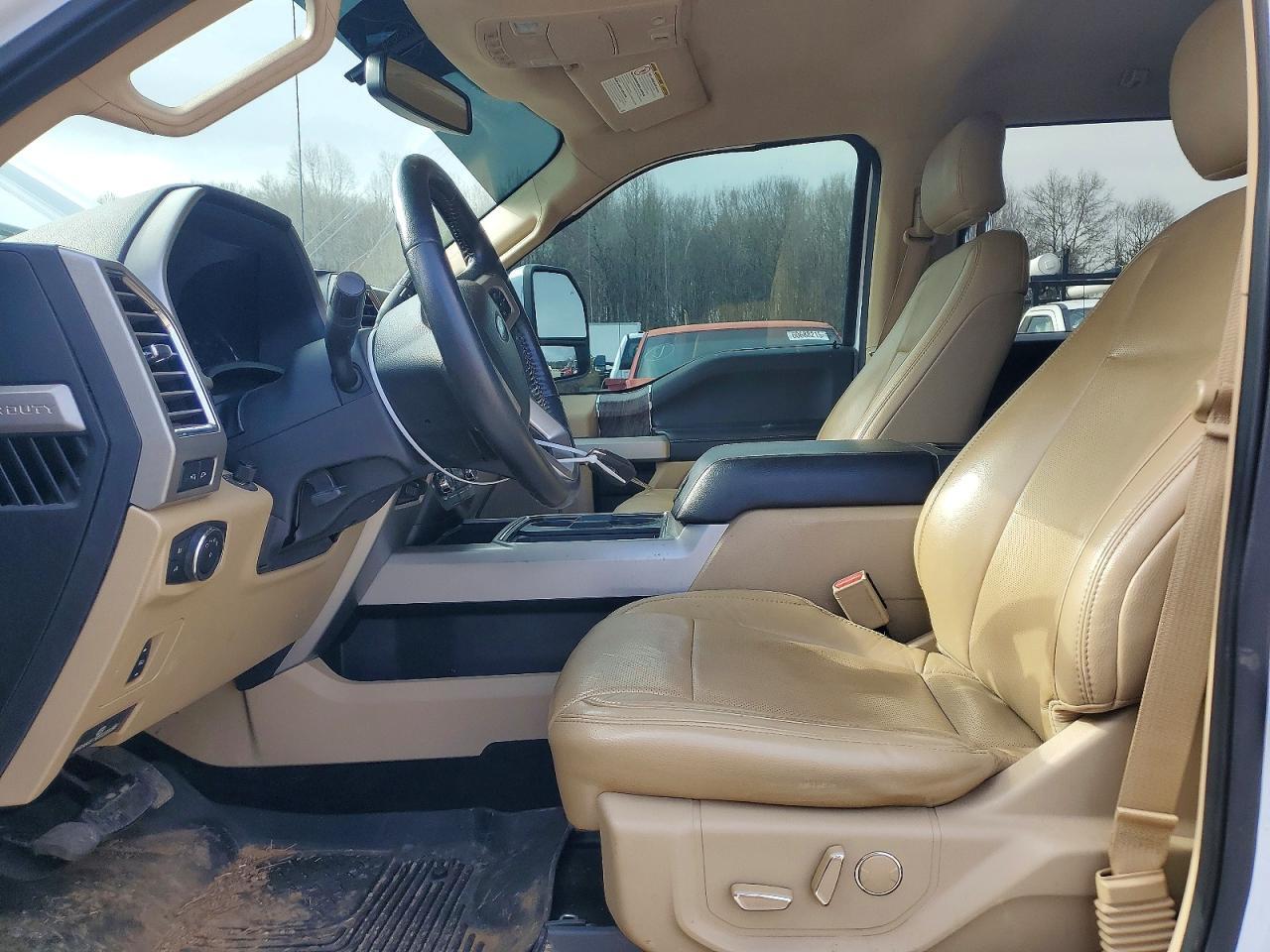 2017 Ford F350 Super Duty - Image 7