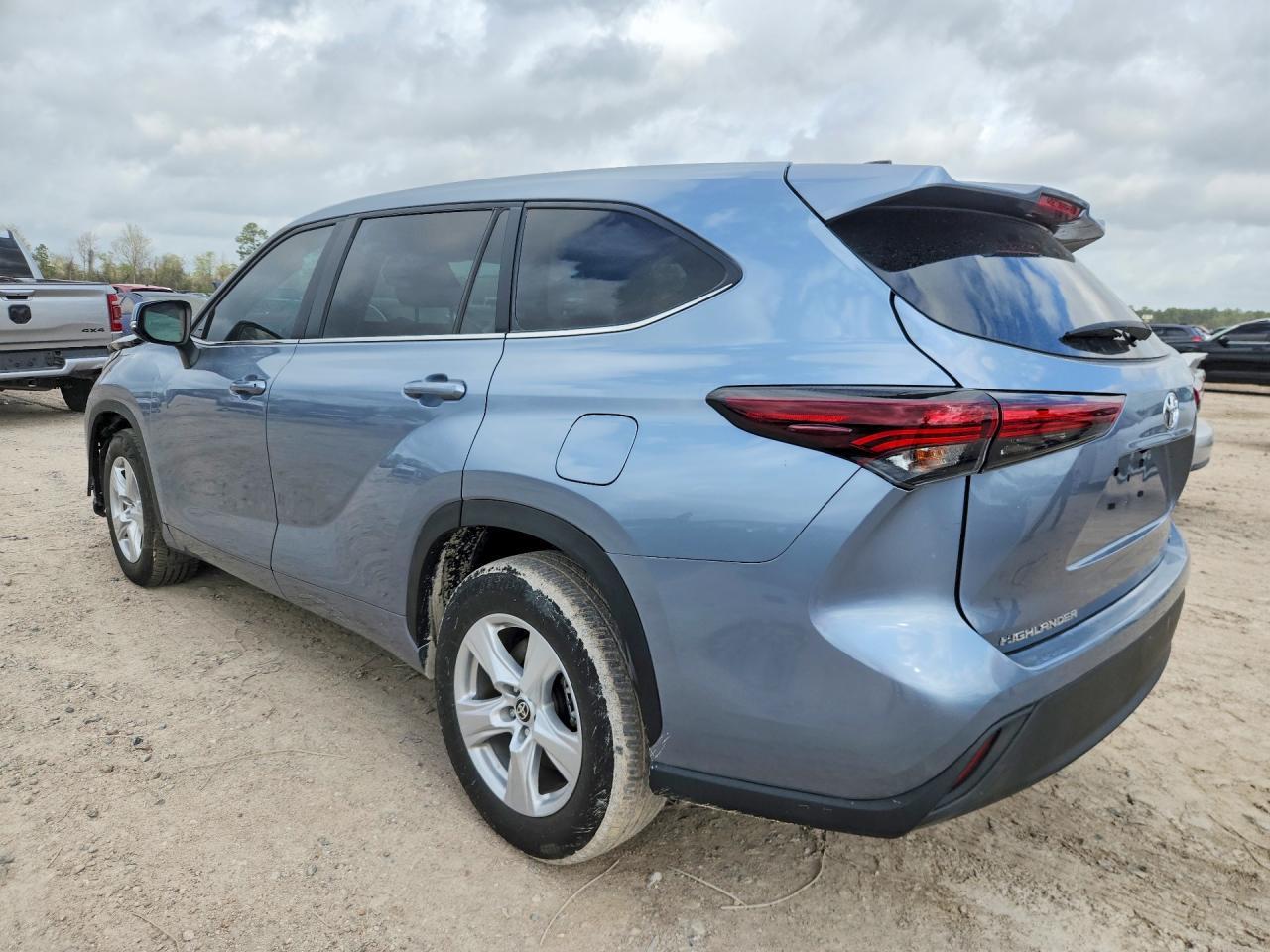 2024 Toyota Highlander Le - Фото 2