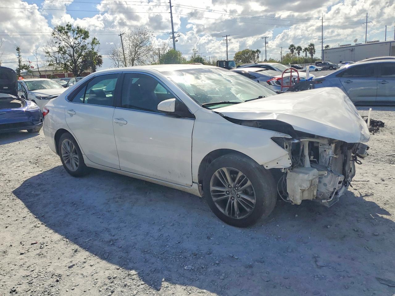 2016 Toyota Camry Se - Фото 4