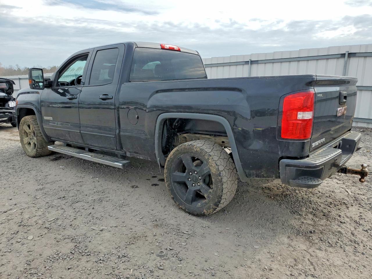 2017 GMC Sierra K1500 - Фото 2