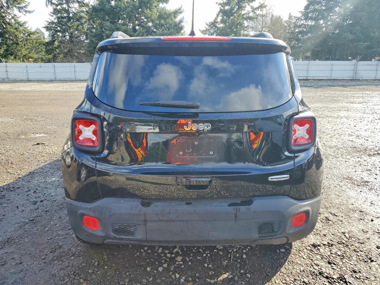 2018 Jeep Renegade - Image 6