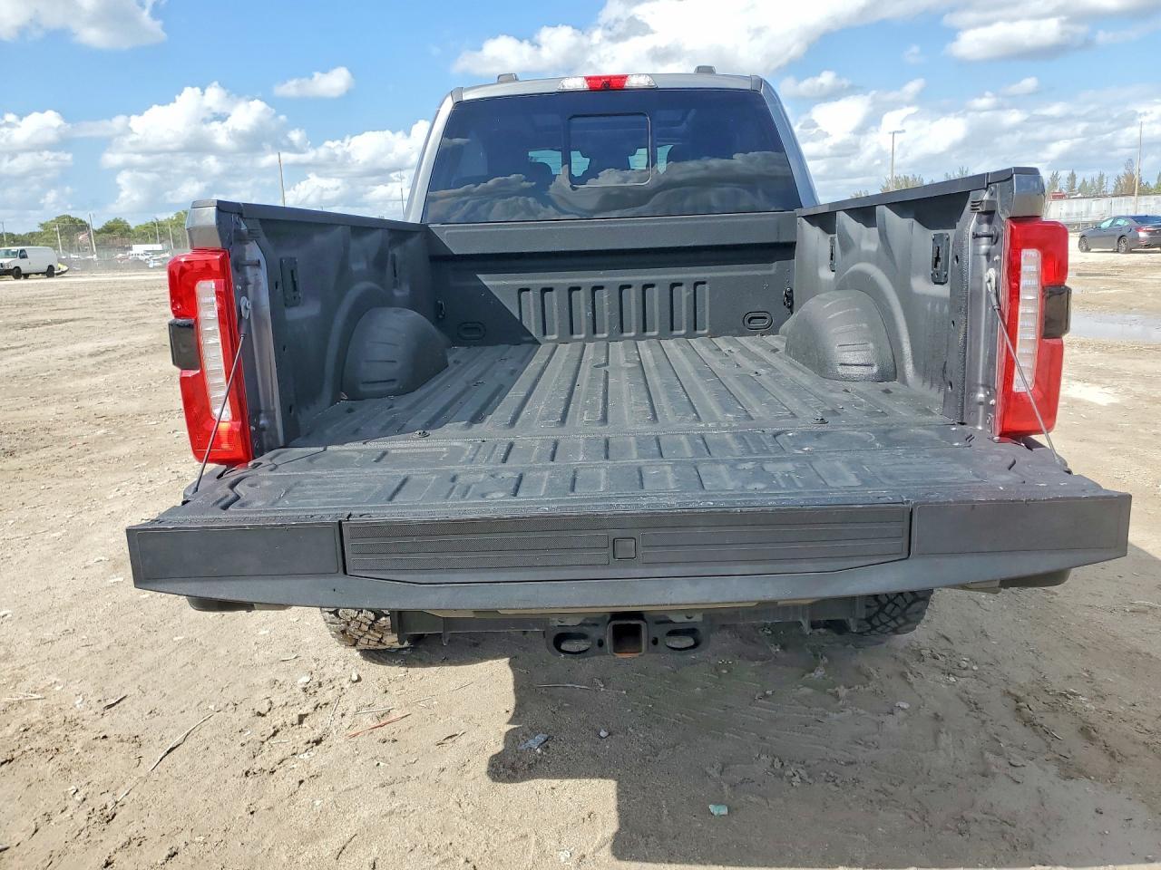 2023 Ford F250 Super Duty - Фото 6