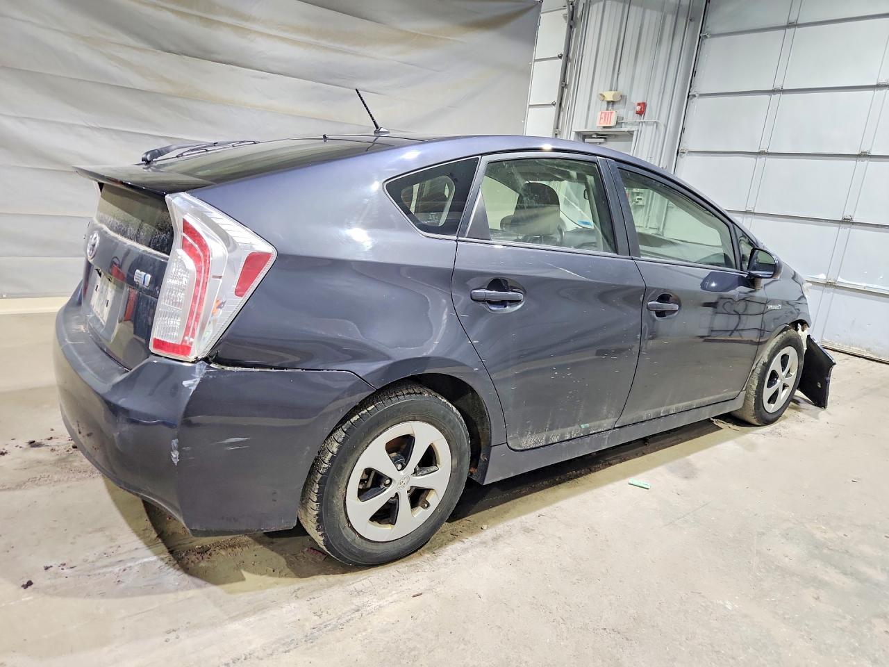 2014 Toyota Prius Two - Фото 3