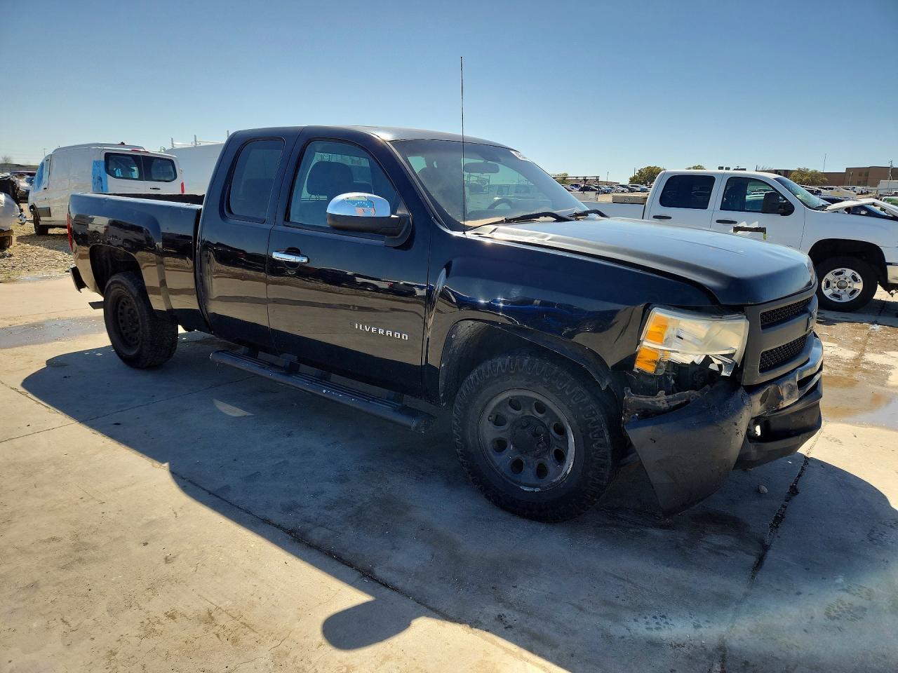 2011 Chevrolet Silverado C1500 - Image 4