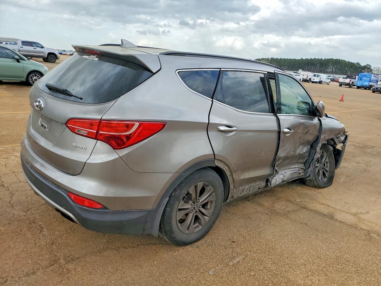2014 Hyundai Santa Fe Sport 2.4L - Image 3