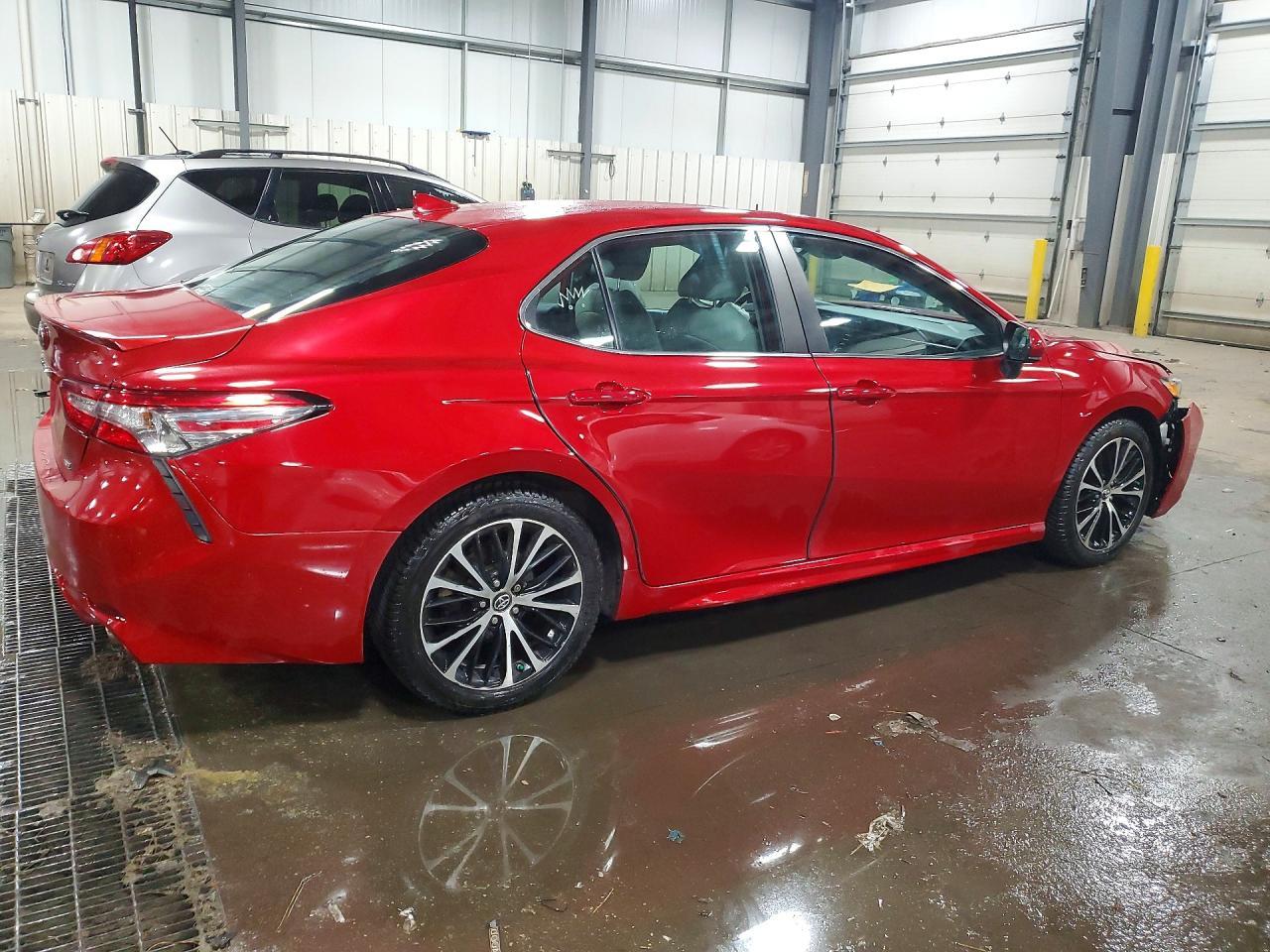 2019 Toyota Camry Se - Image 3