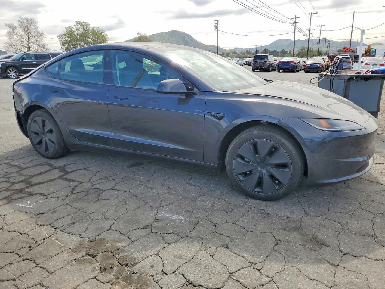 2024 Tesla Model 3 - Image 4