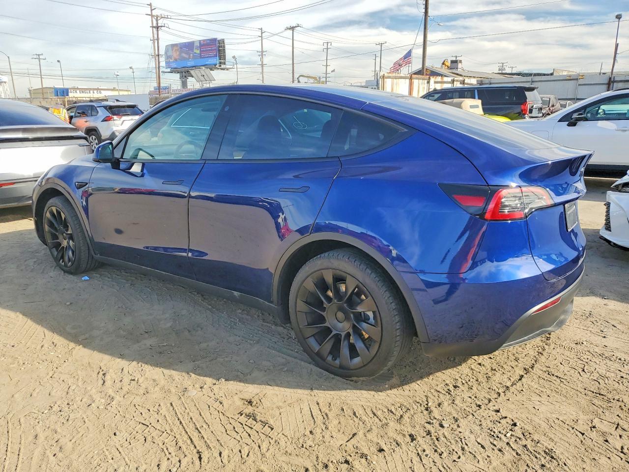2023 Tesla Model Y - Фото 2