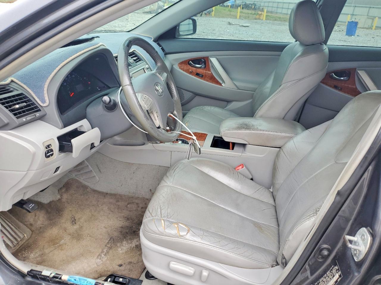 2010 Toyota Camry - Image 7