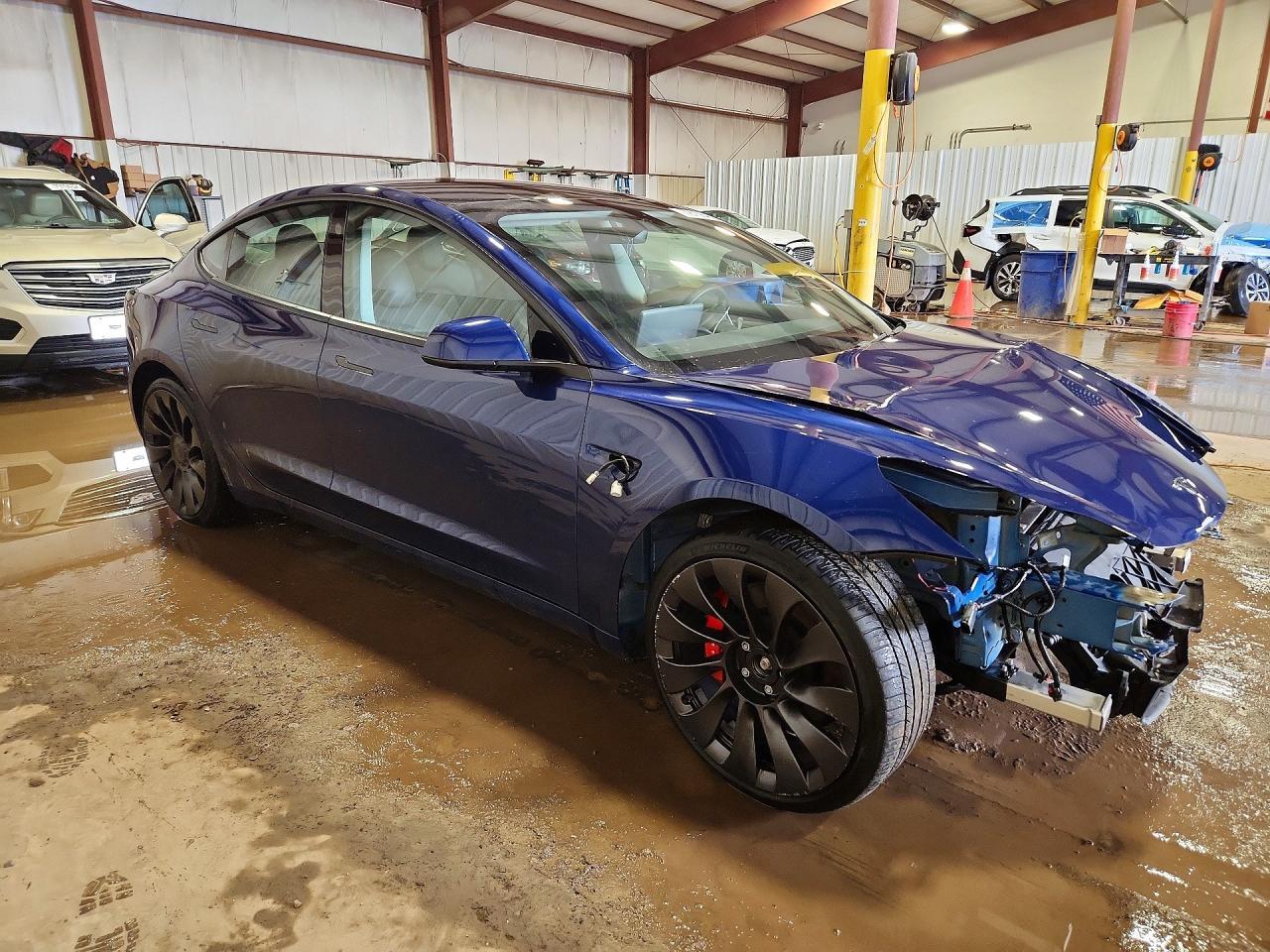 2022 Tesla Model 3 - Фото 4